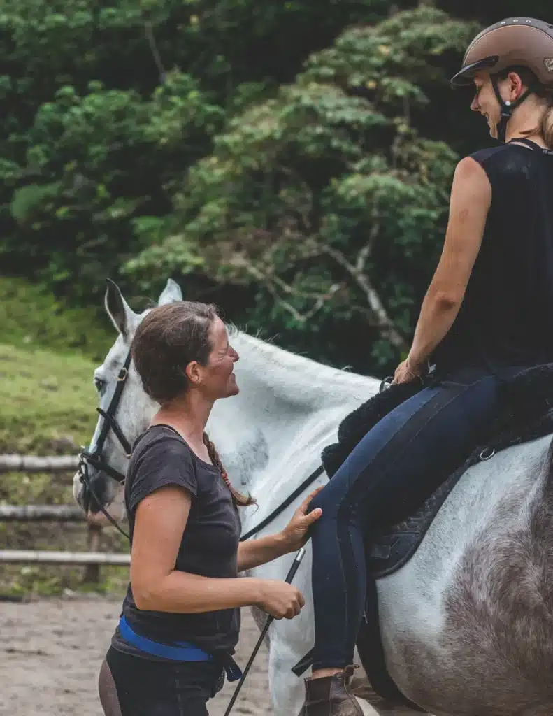 Volunteer horseback riding costa rica