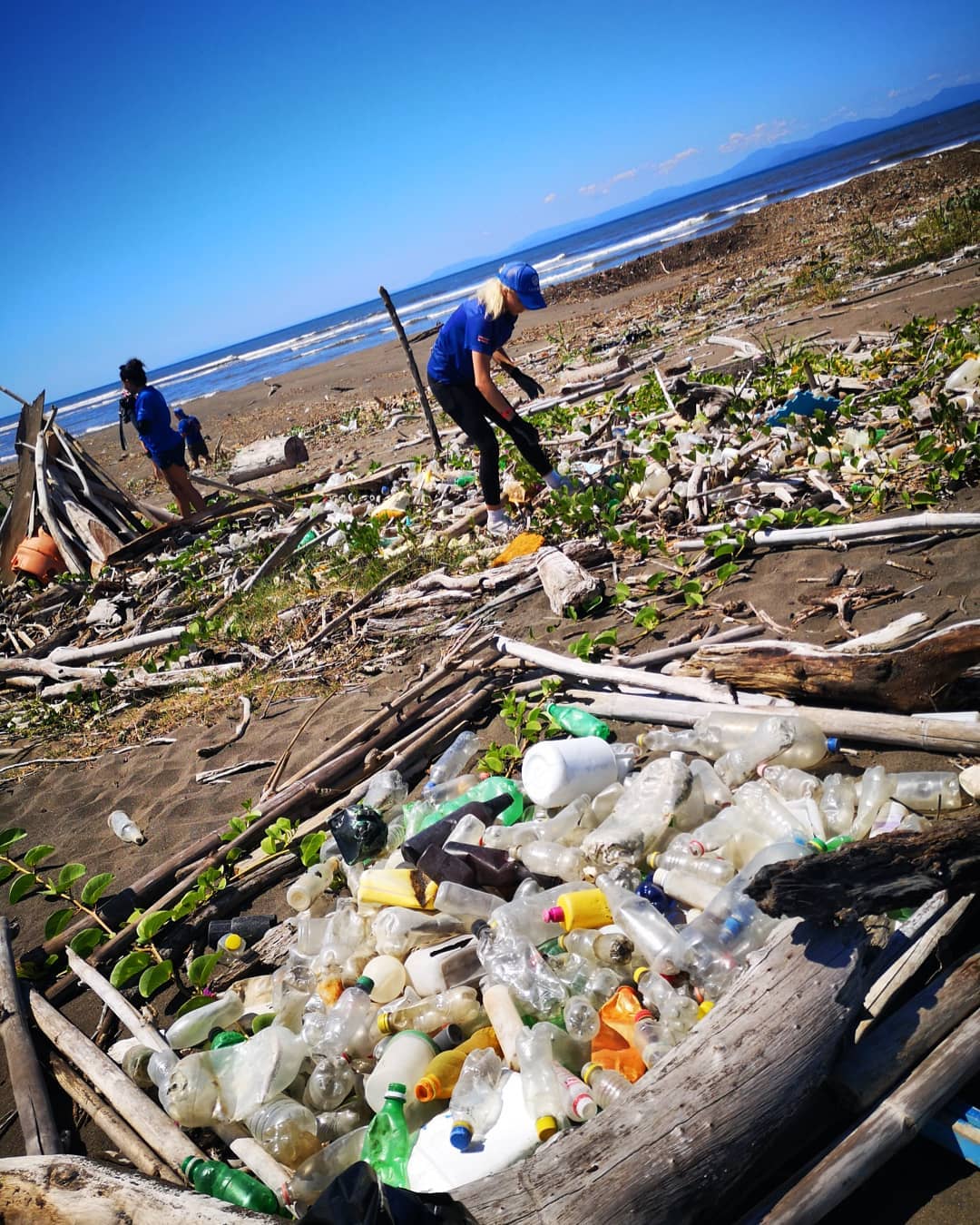 Beach clean up Costa Rica