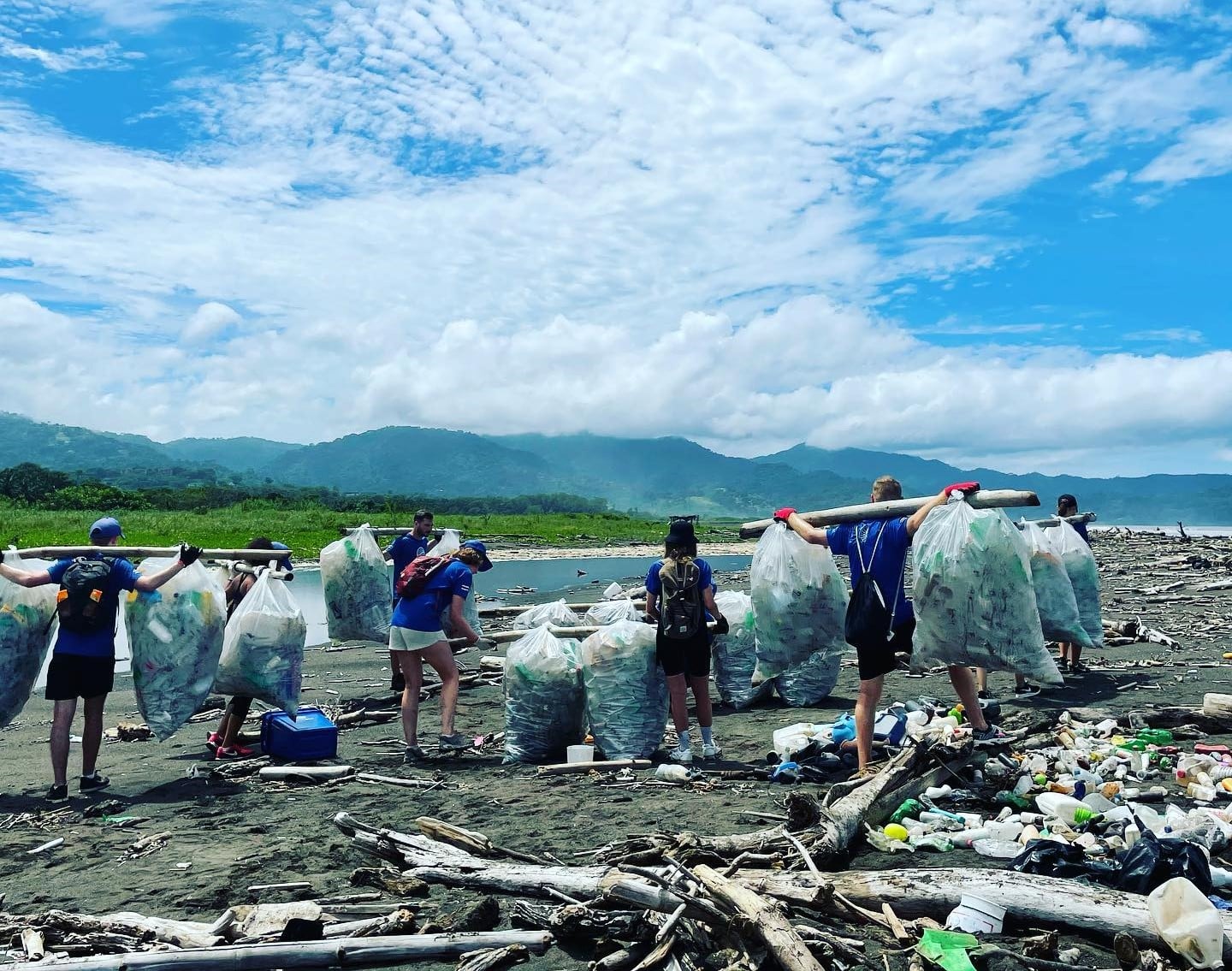 Volunteer beach costa rica